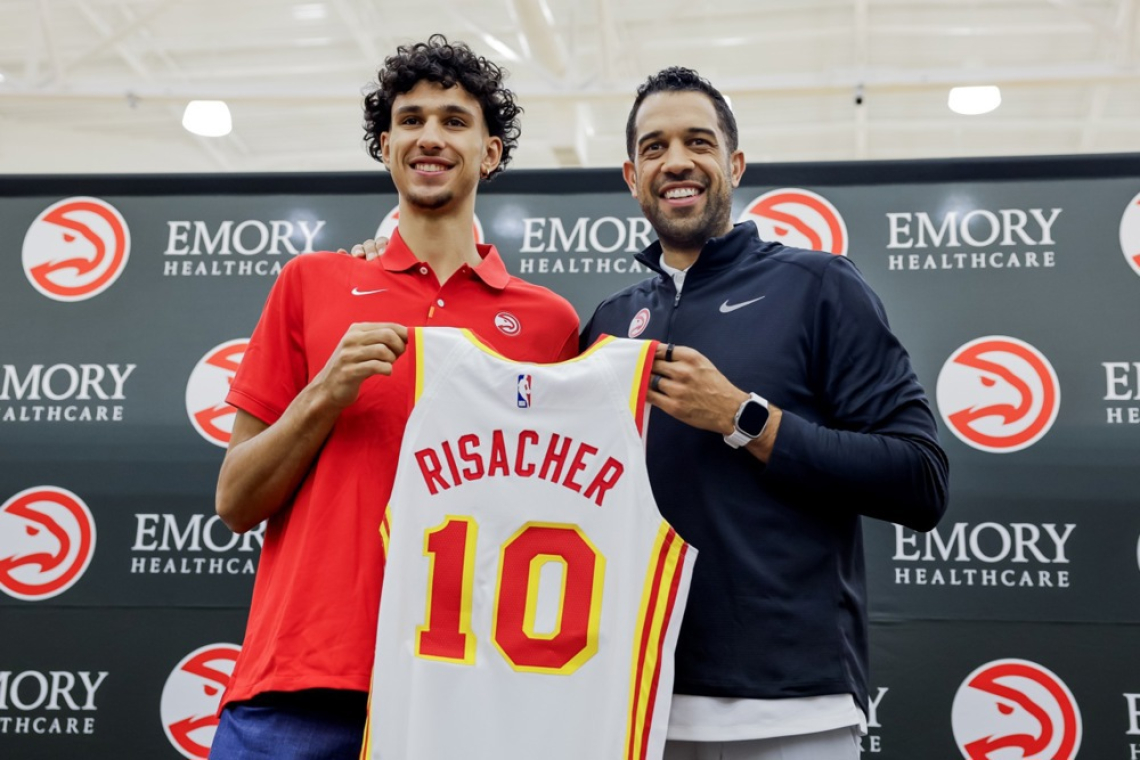 Prvi izbor nabora NBA Risacher podpisal za Atlanto