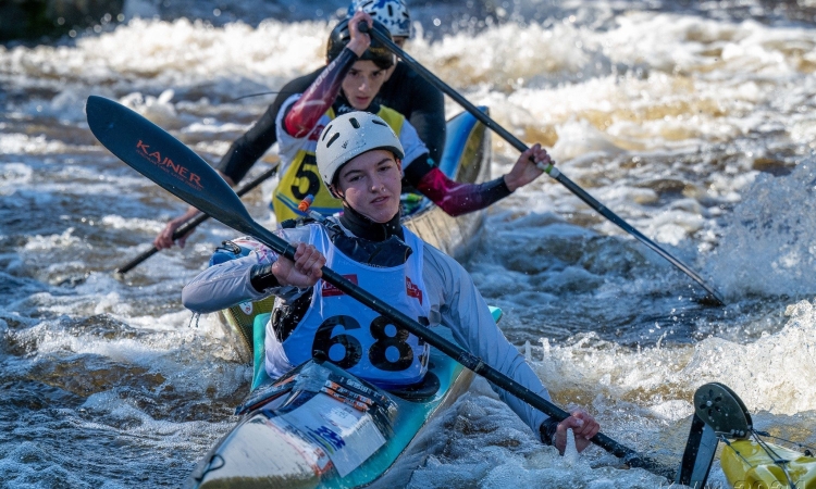 Hana Bedernjak najboljša mladinka krumlovskega kajakaškega maratona