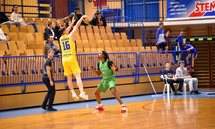 Košarkarji GGD Šenčurja so premagali Zlatorog Thermano s 66:61