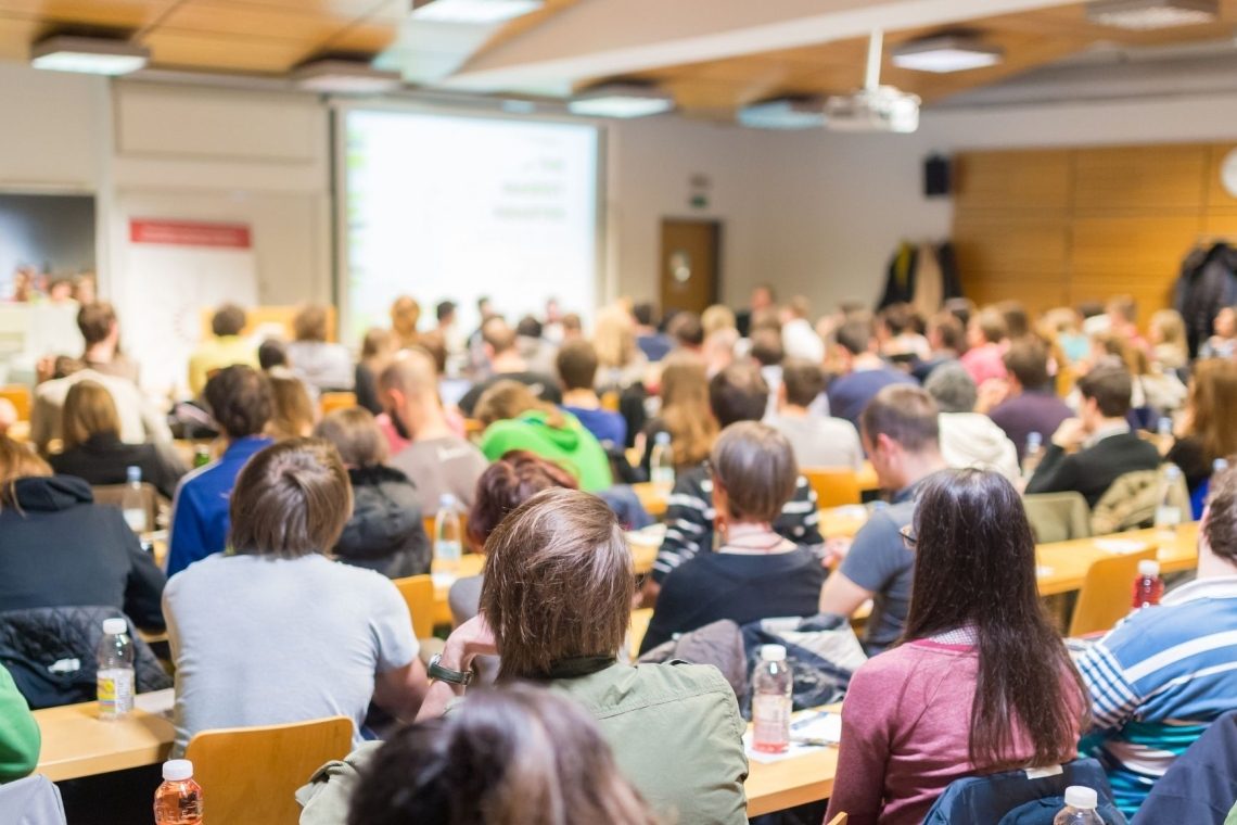 Bodoči dijaki in študenti danes in v soboto po informacije o nadaljnjem izobraževanju