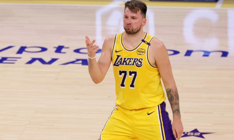 Dončić dosegel trojni dvojček, jezerniki izgubili v Brooklynu
