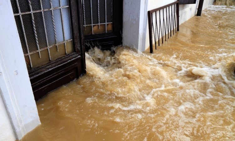 Grške otoke zajelo močno neurje, Kreta najbolj prizadeta