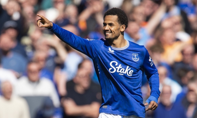 Everton še zapletel položaj v boju za ligo prvakov