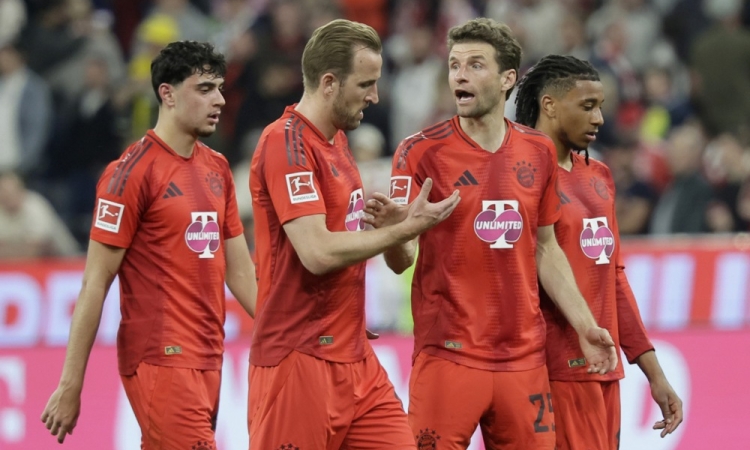 Nemški derbi brez zmagovalca, Bayern spet na +6