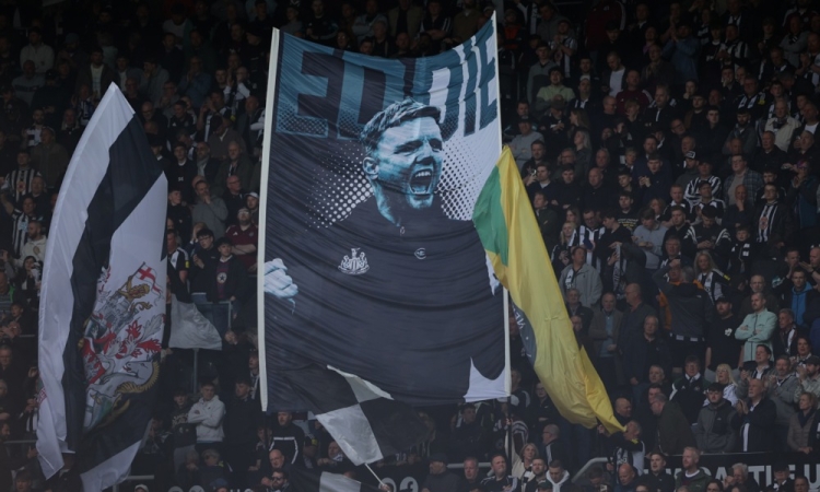 Trener Newcastla Eddie Howe zaradi pljučnice ostaja v bolnišnici