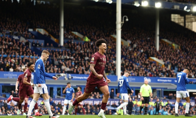 Liverpool kljub zmagi v Leicestru še ni prvak