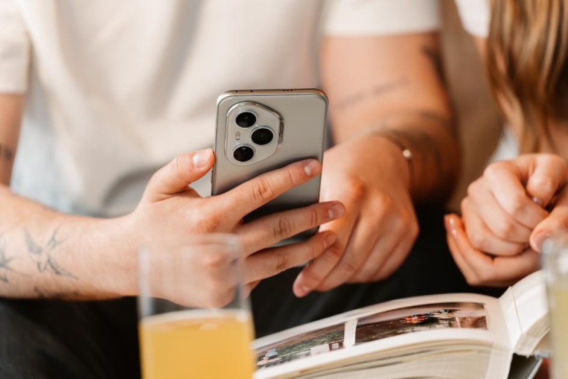 Oživite spomine s pomočjo umetne inteligence in serijo HONOR 400