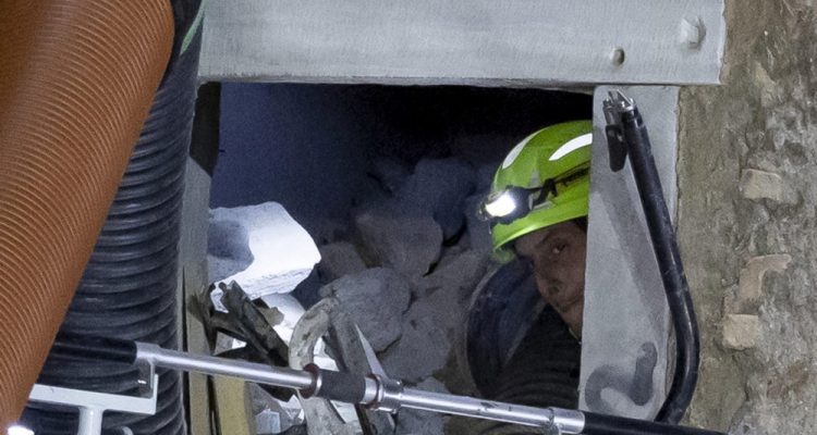 V Rimu po zrušenju srednjeveškega stolpa umrl delavec 