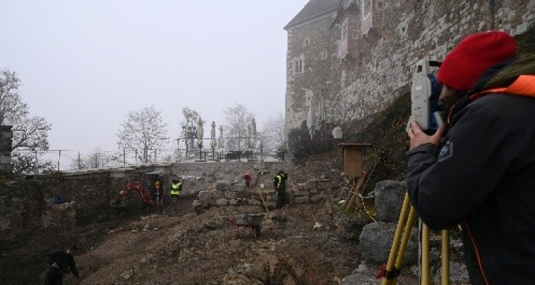 Na Ljubljanskem gradu vodeni ogledi arheološkega najdišča Bastija