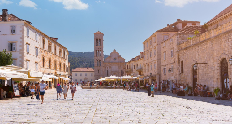 Serbia advises against non-essential travel to Croatia
